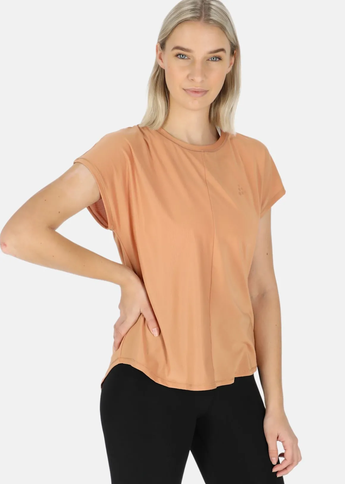 CORE ESSENCE SS TEE W